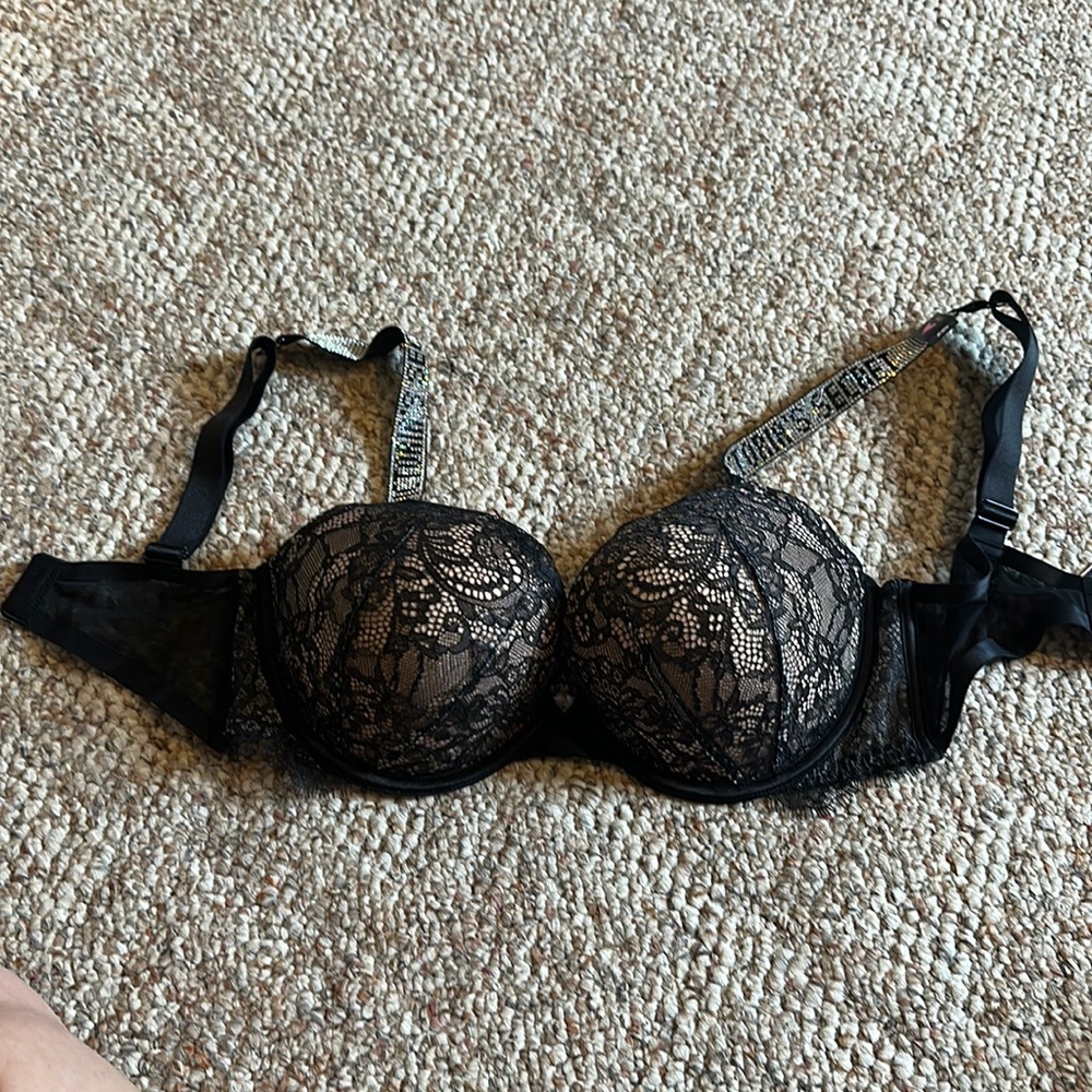 Never worn Victoria secret bra